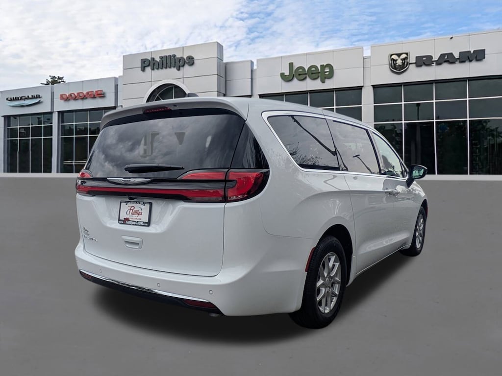 New 2026 Chrysler Pacifica SELECT Passenger Van