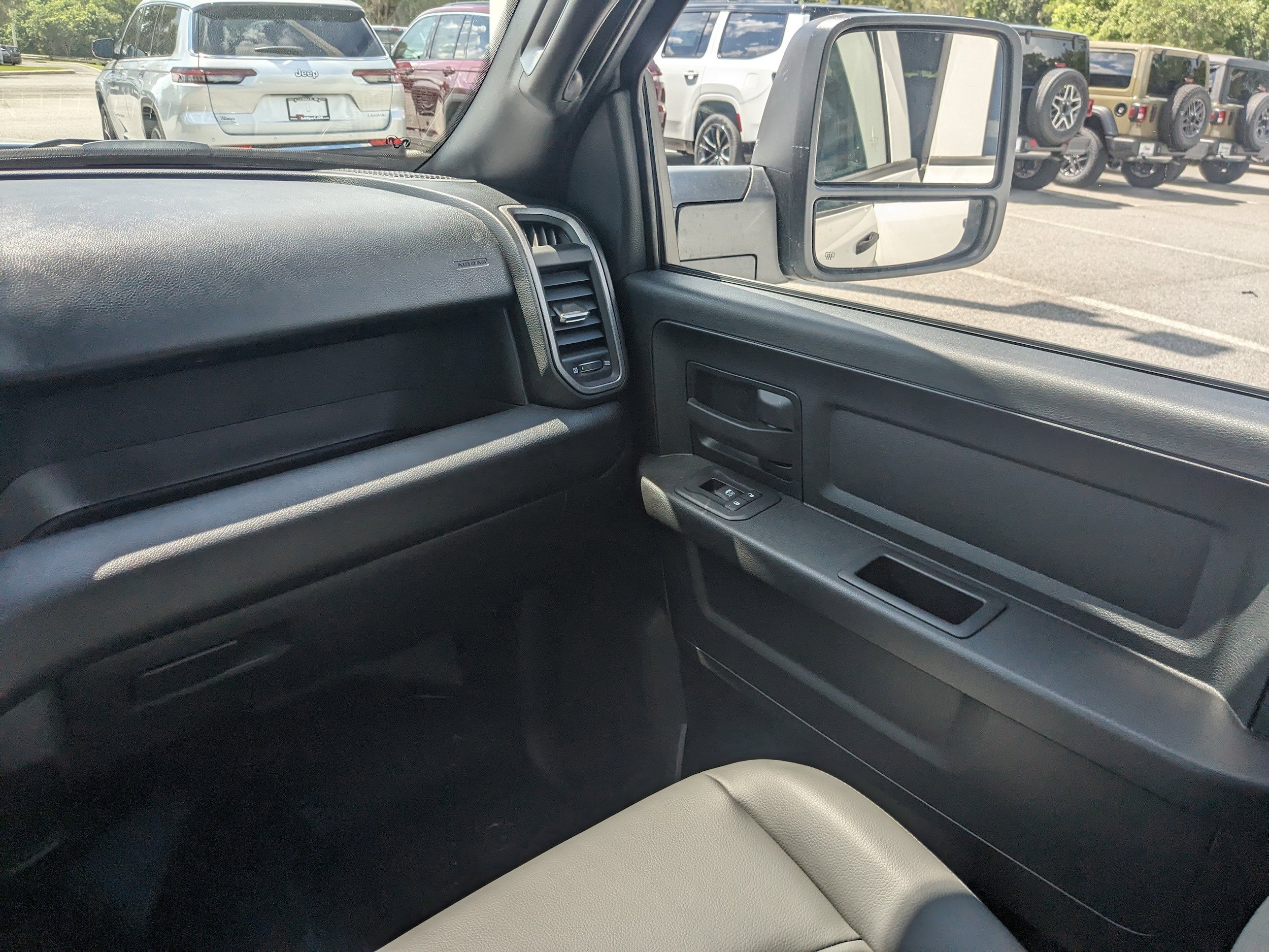 2025 RAM 3500 Chassis Tradesman - Photo 15