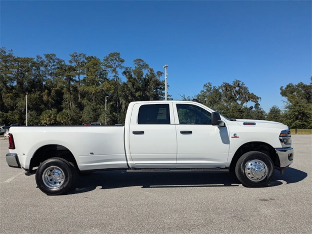 New 2026 Ram 3500 TRADESMAN CREW CAB 4X4 8' BOX Pickup