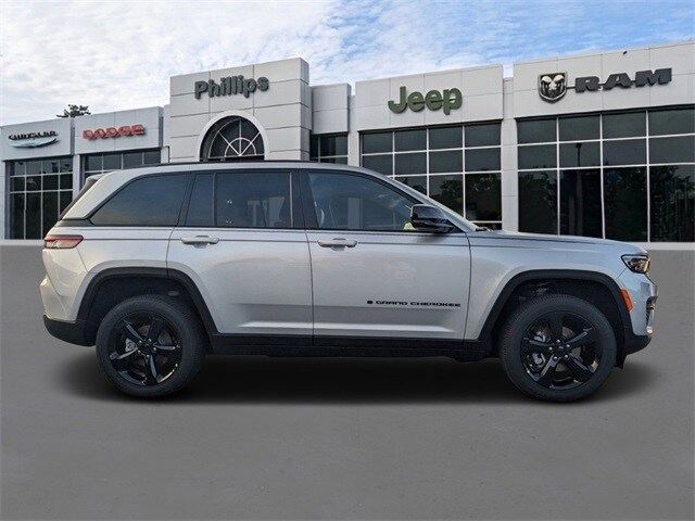 2025 Jeep Grand Cherokee Altitude X photo 2