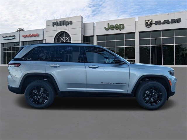 2025 Jeep Grand Cherokee Altitude photo 2