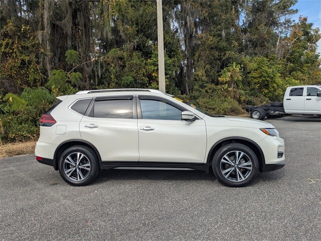 2020 Nissan Rogue SV photo 2