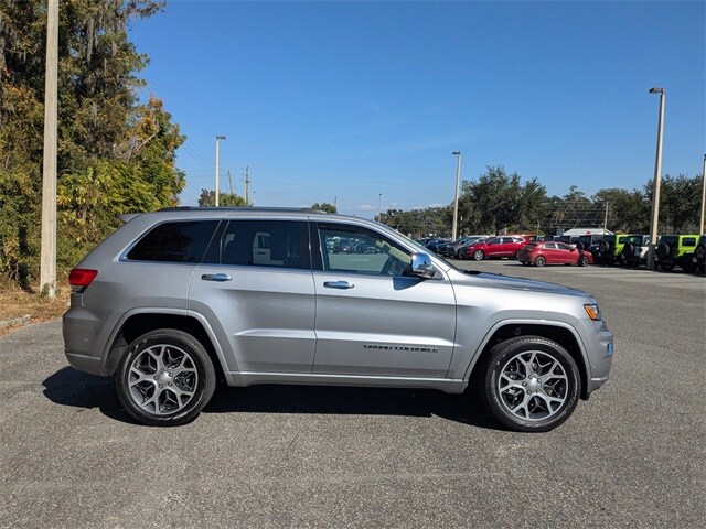 2021 Jeep Grand Cherokee Overland photo 2