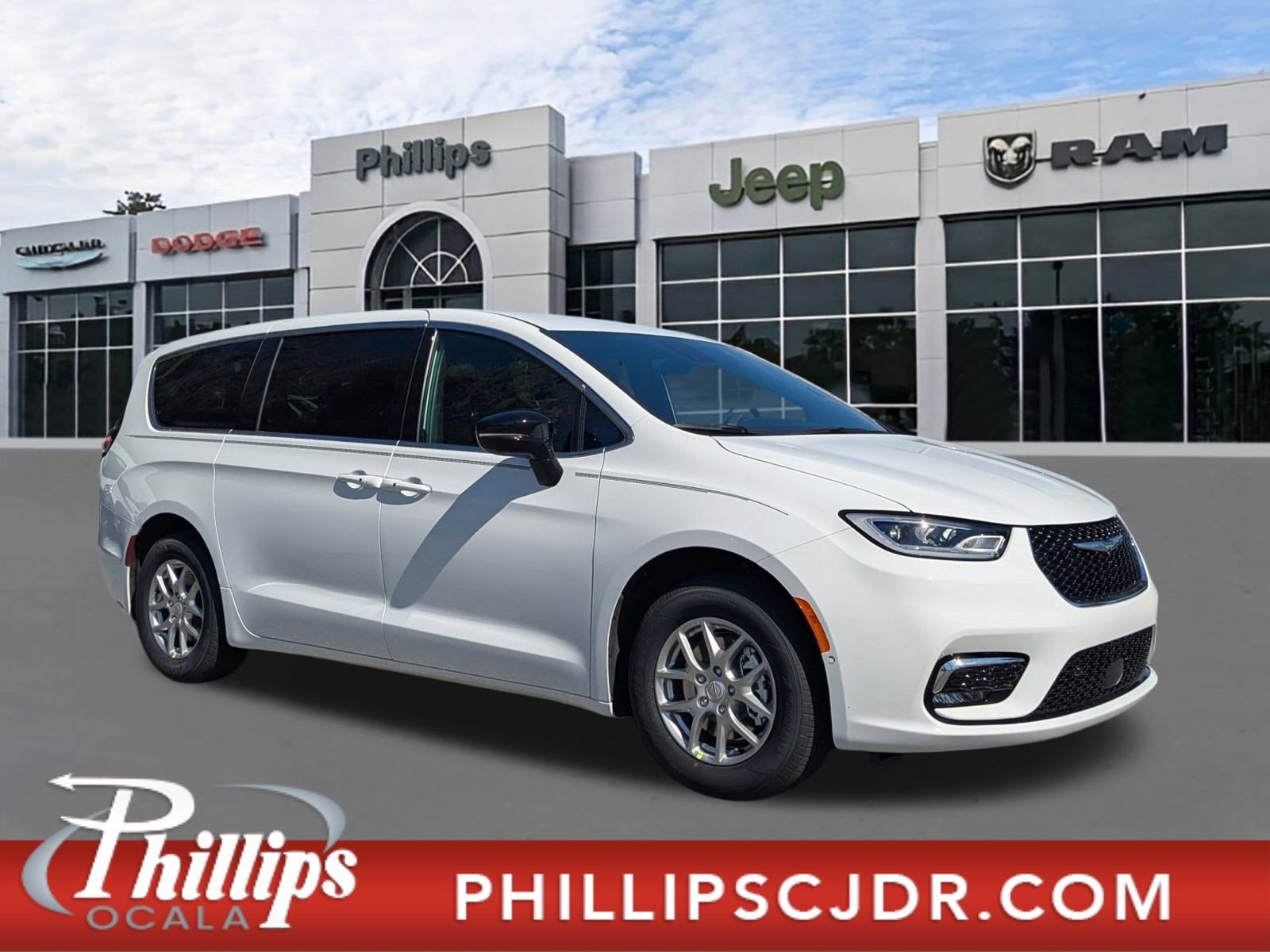 2026 Chrysler Pacifica Select's photo