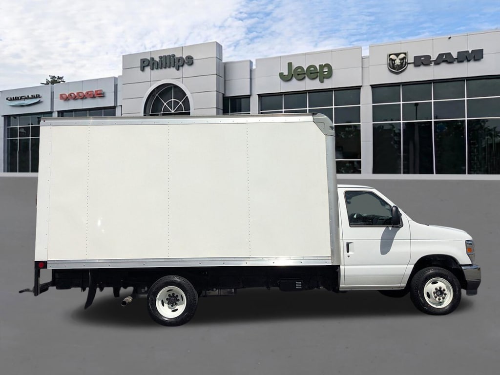 Used 2024 Ford E-Series Cutaway E-450 SD Cab/Chassis