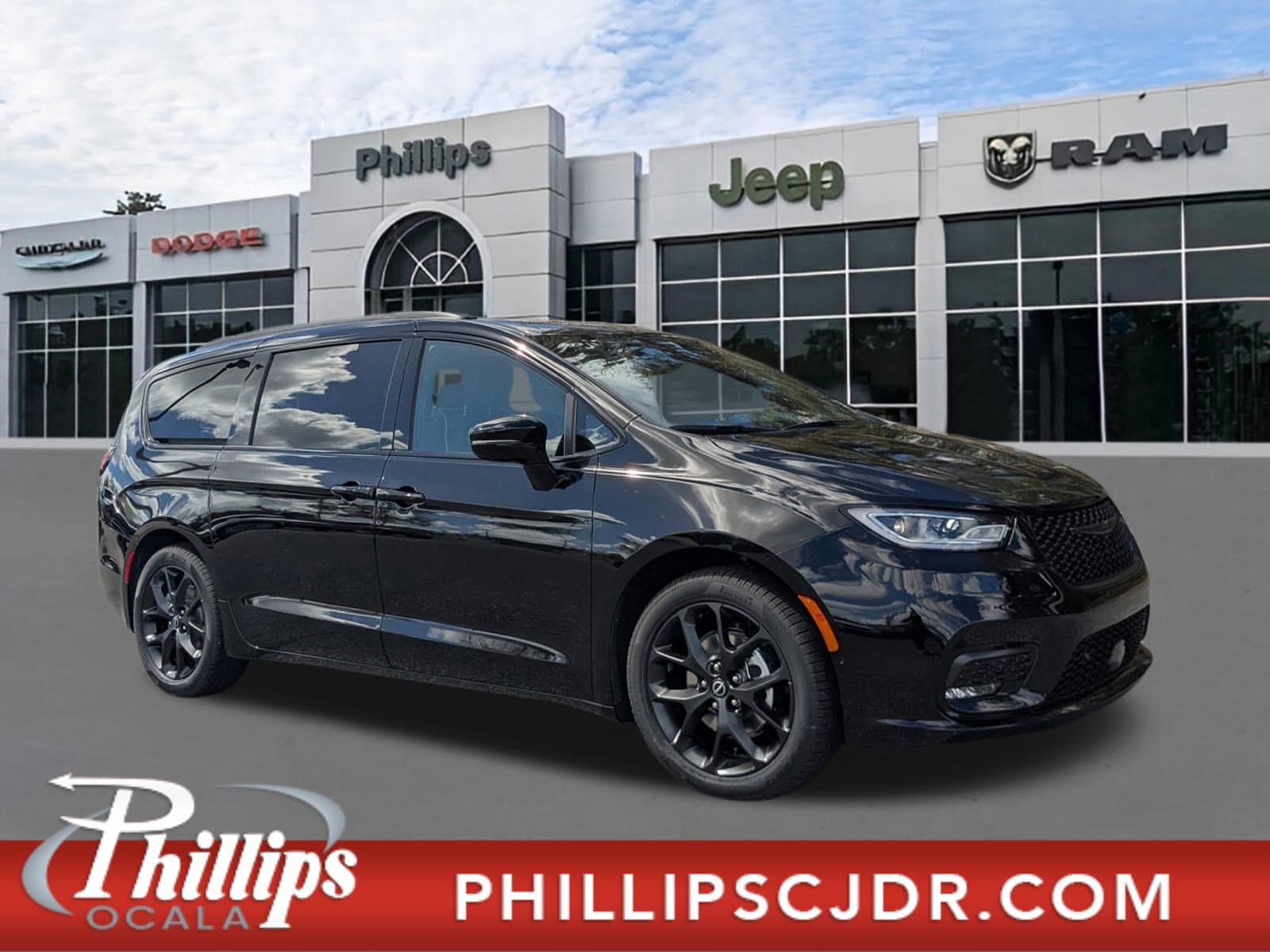 2026 Chrysler Pacifica Limited's photo