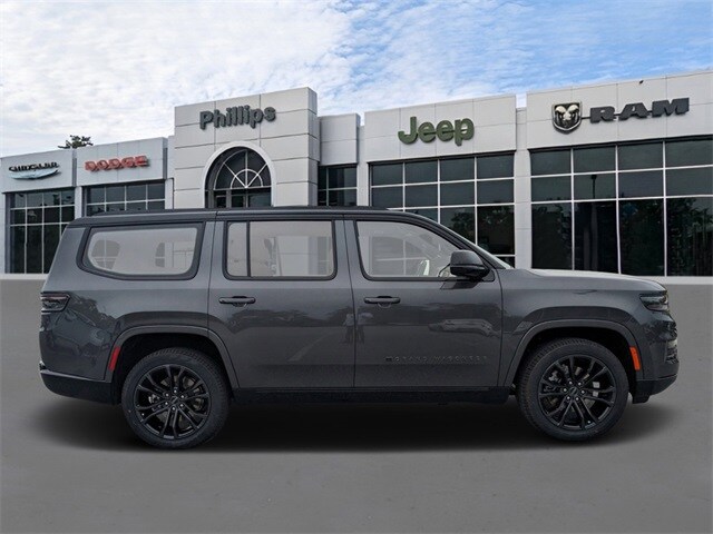 2024 Jeep Grand Wagoneer II photo 2