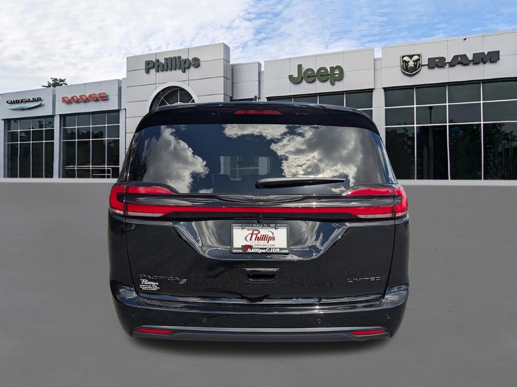 New 2026 Chrysler Pacifica LIMITED Passenger Van