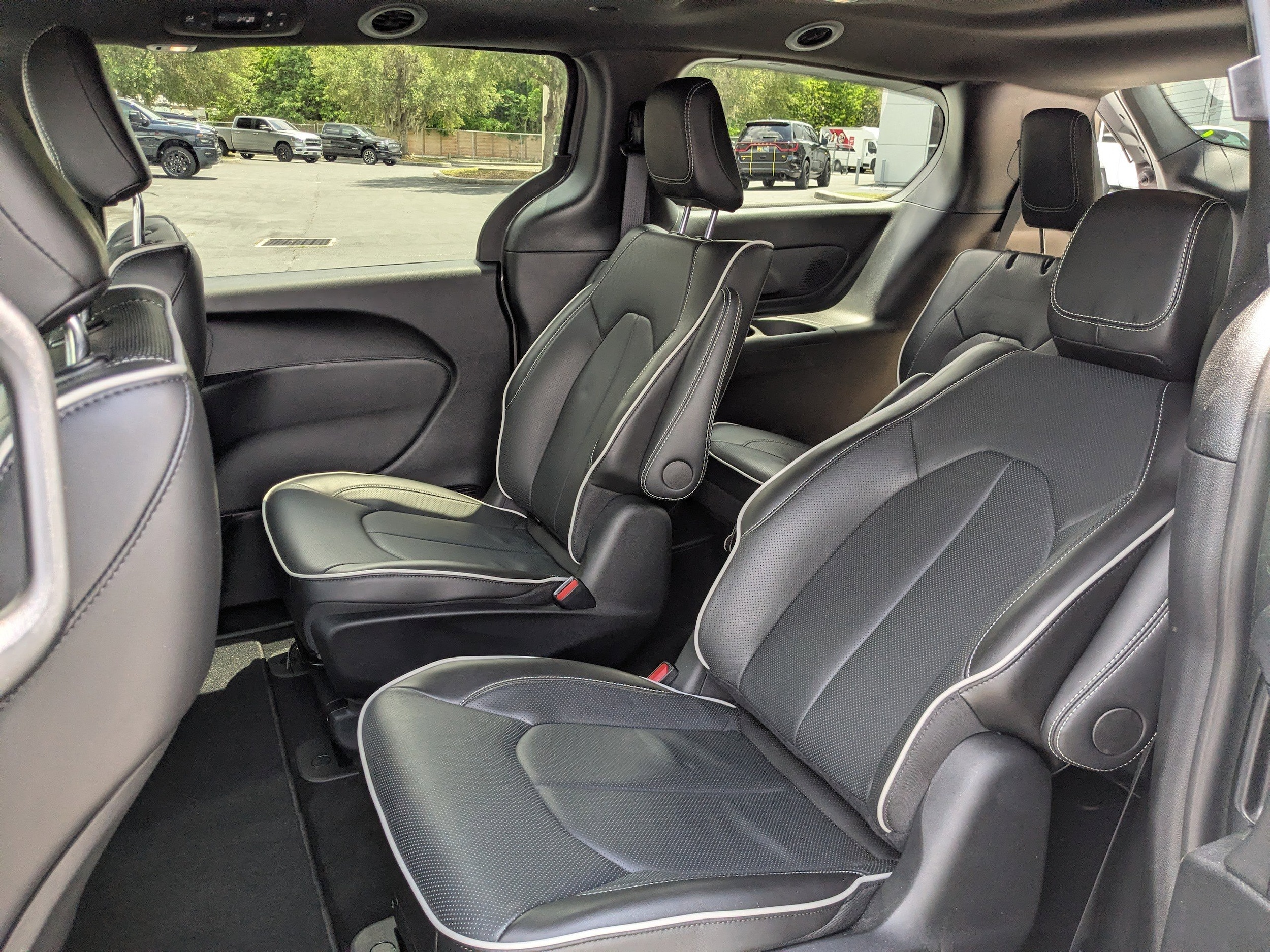 2025 Chrysler Pacifica PHEV Select - Photo 13