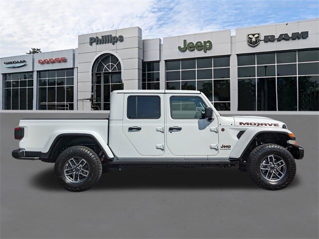 2025 Jeep Gladiator Mojave photo 2