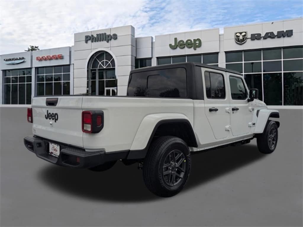 New 2026 Jeep Gladiator SPORT S 4X4 Pickup