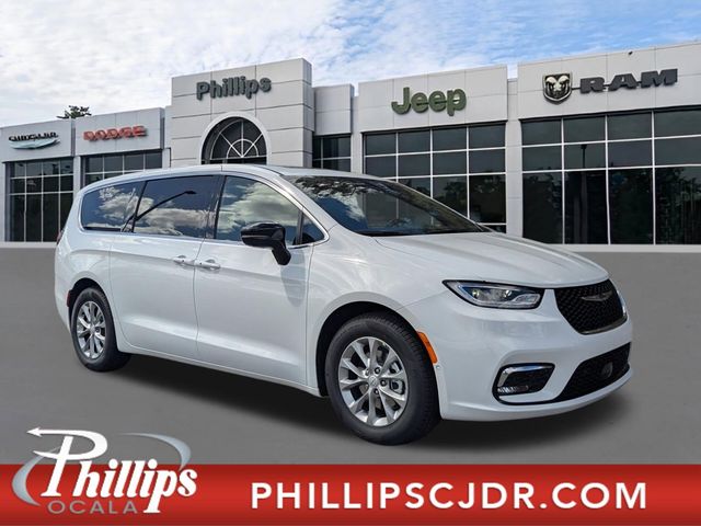 2026 Chrysler Pacifica Limited's photo