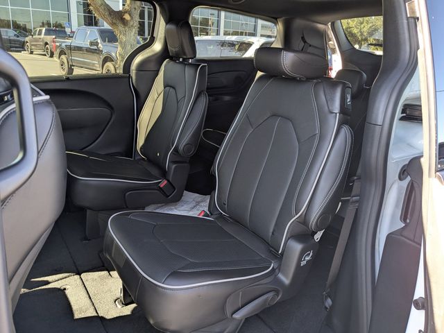 2026 Chrysler Pacifica Limited - Photo 14