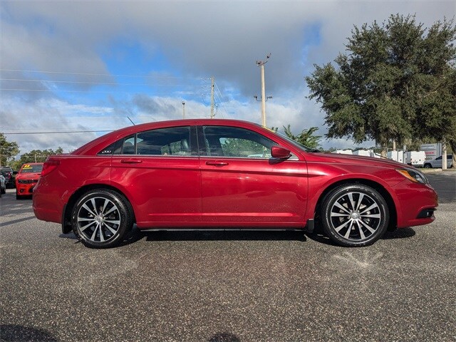 2013 Chrysler 200 Limited photo 2