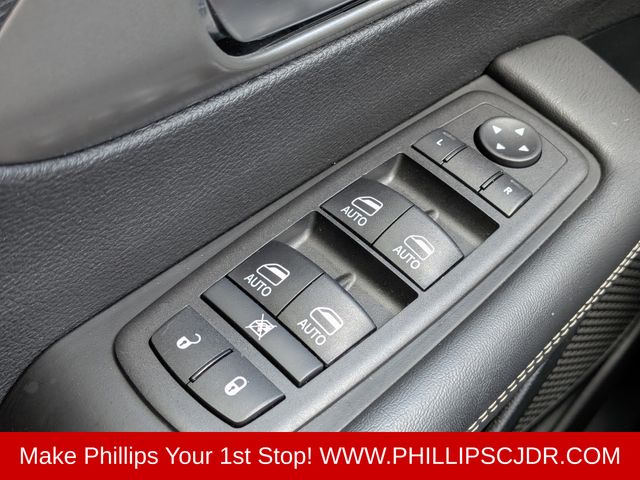 2025 Chrysler Pacifica Select - Photo 22