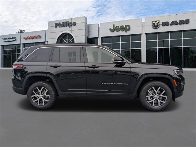 2025 Jeep Grand Cherokee Limited photo 2