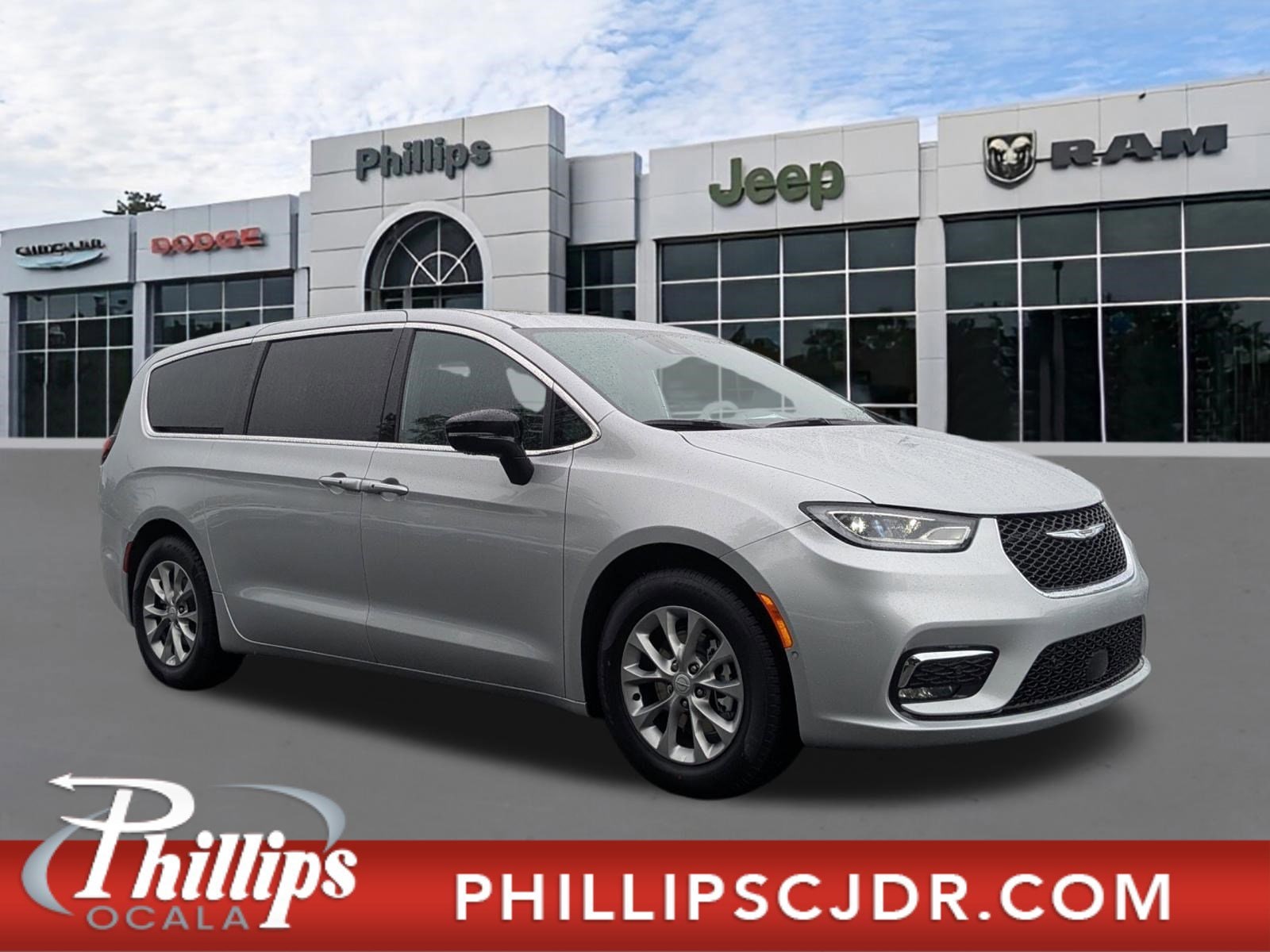 2026 Chrysler Pacifica Limited's photo