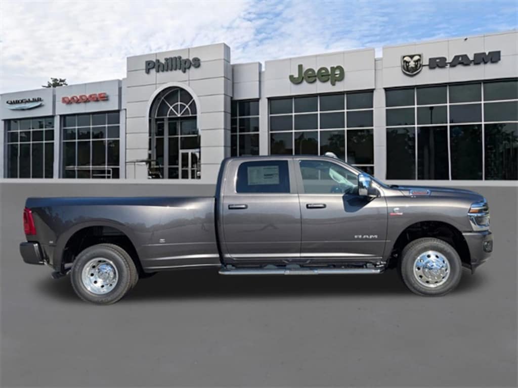 New 2026 Ram 3500 LARAMIE CREW CAB 4X4 8' BOX Pickup