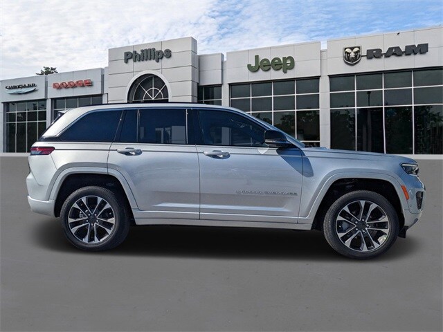 2025 Jeep Grand Cherokee Overland photo 2