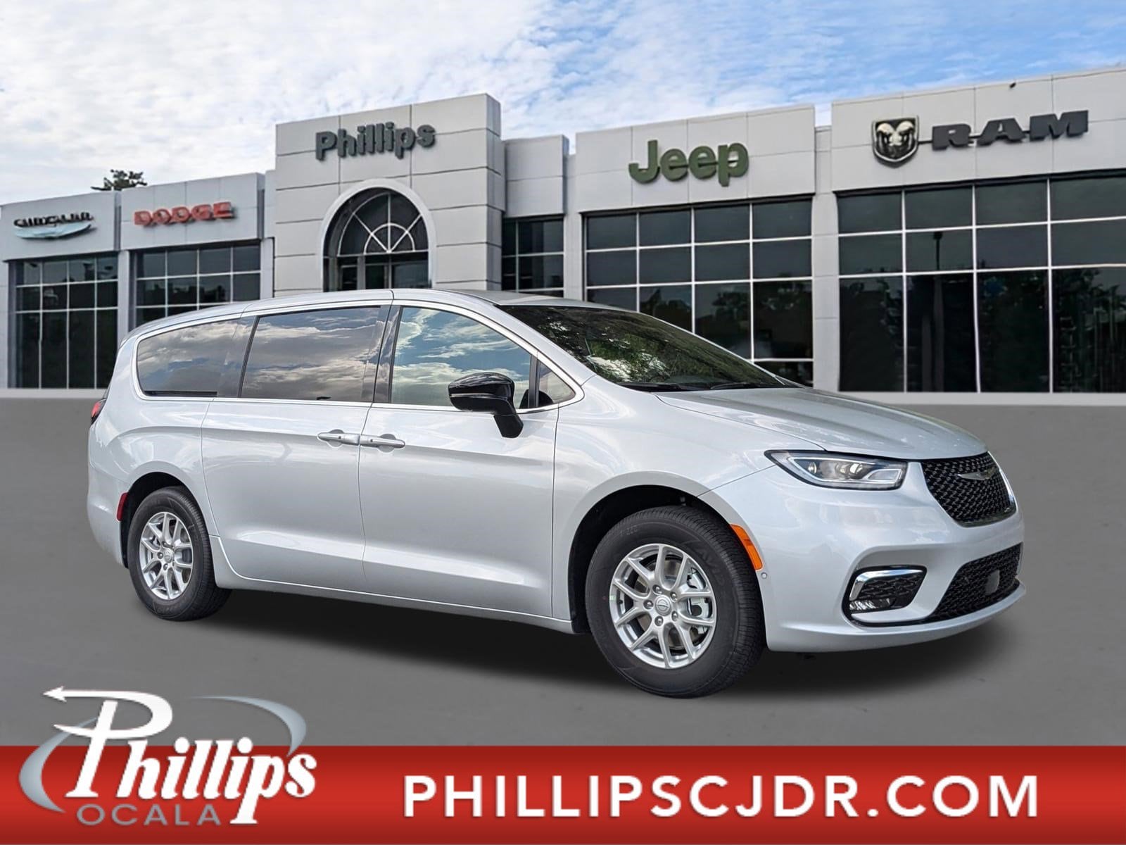 2026 Chrysler Pacifica Select's photo