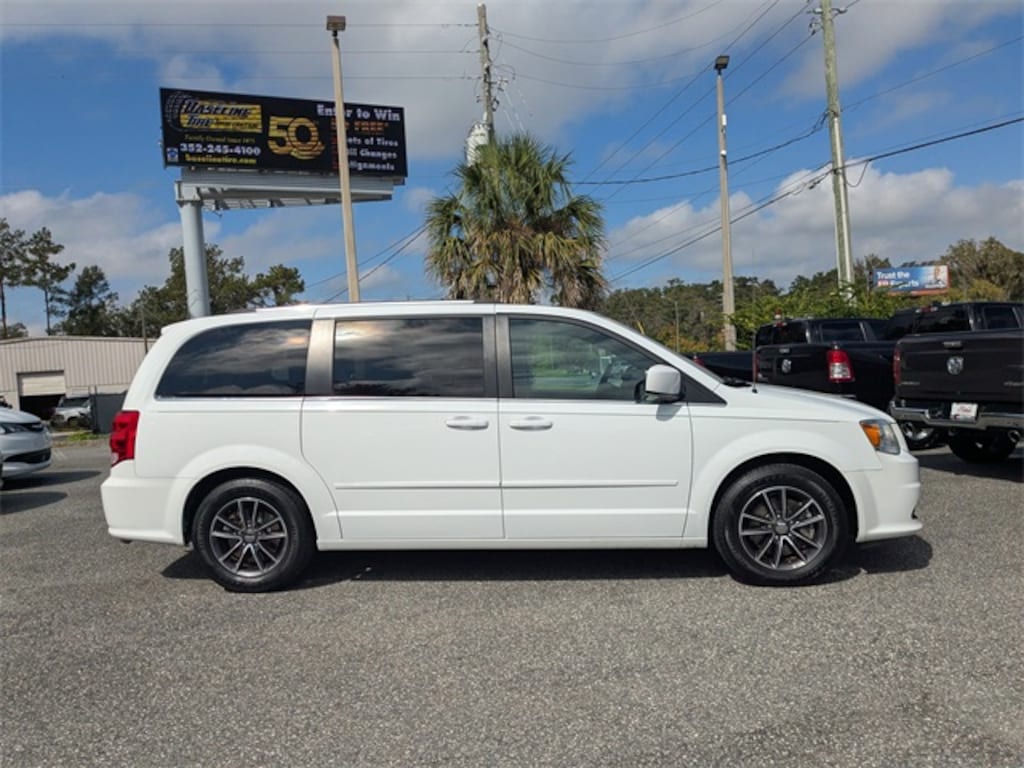 Used 2017 Dodge Grand Caravan SXT Minivan/Van