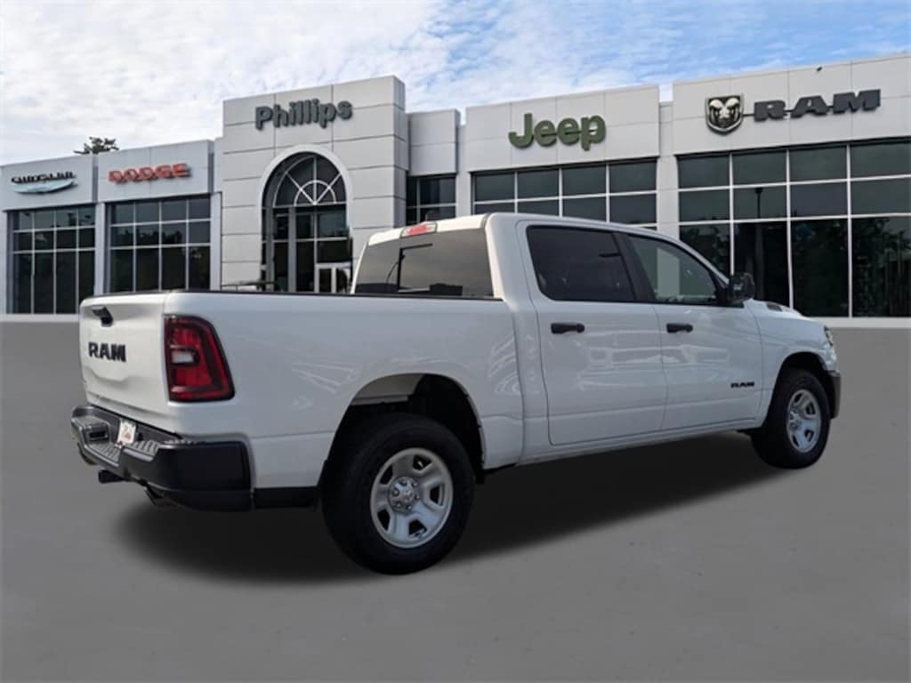 New 2026 Ram 1500 TRADESMAN CREW CAB 4X2 5'7 BOX Pickup