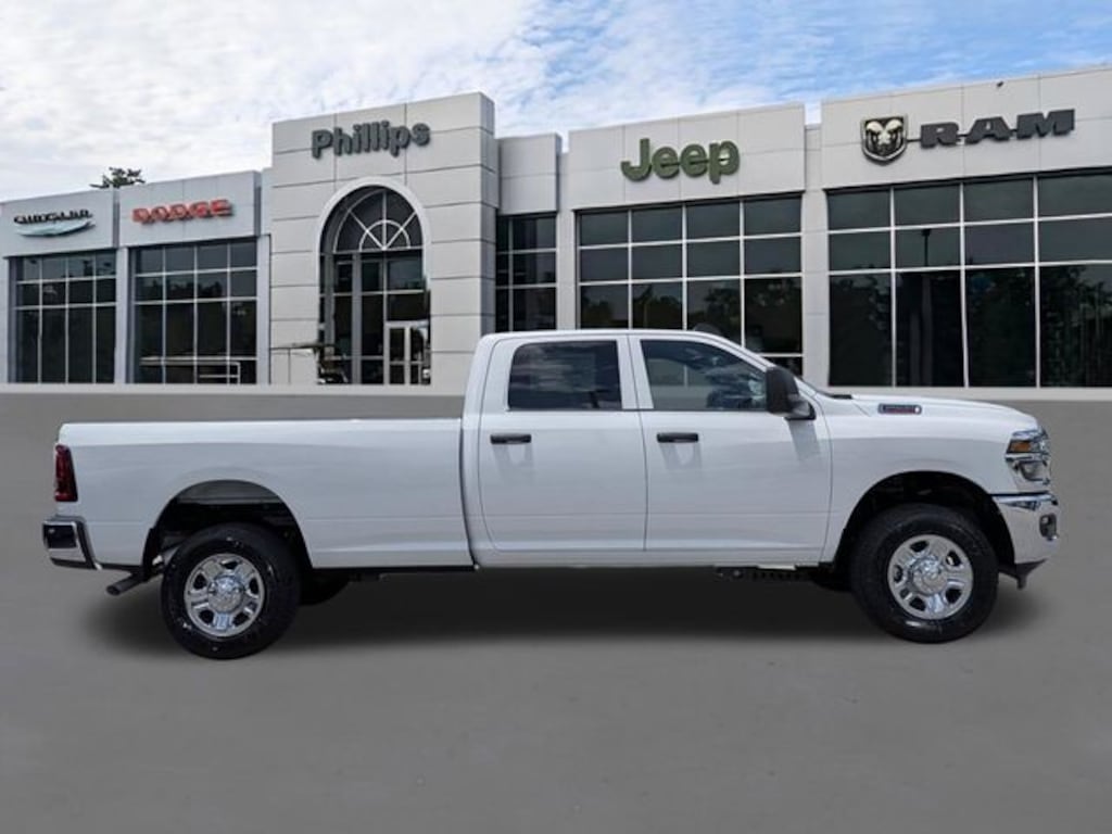 New 2026 Ram 2500 TRADESMAN CREW CAB 4X4 8' BOX Pickup