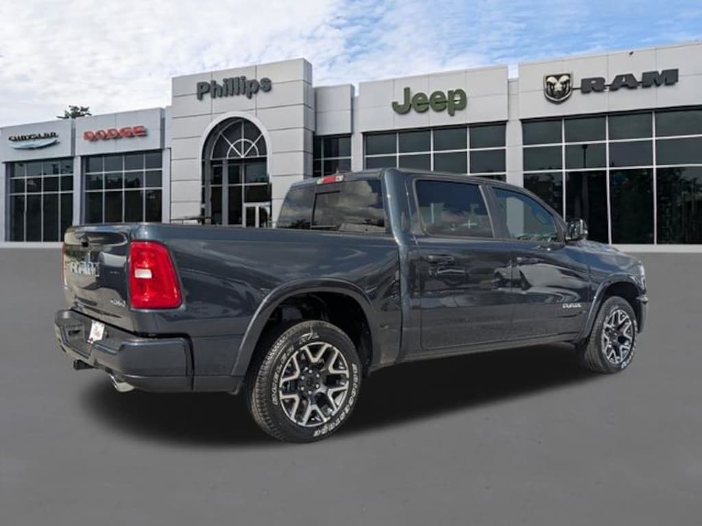 New 2026 Ram 1500 LARAMIE CREW CAB 4X4 5'7 BOX Pickup