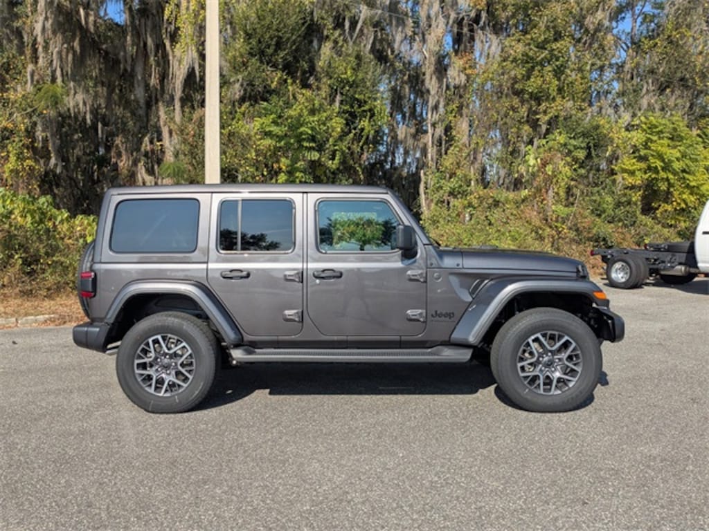 New 2026 Jeep Wrangler 4-DOOR SAHARA Sport Utility
