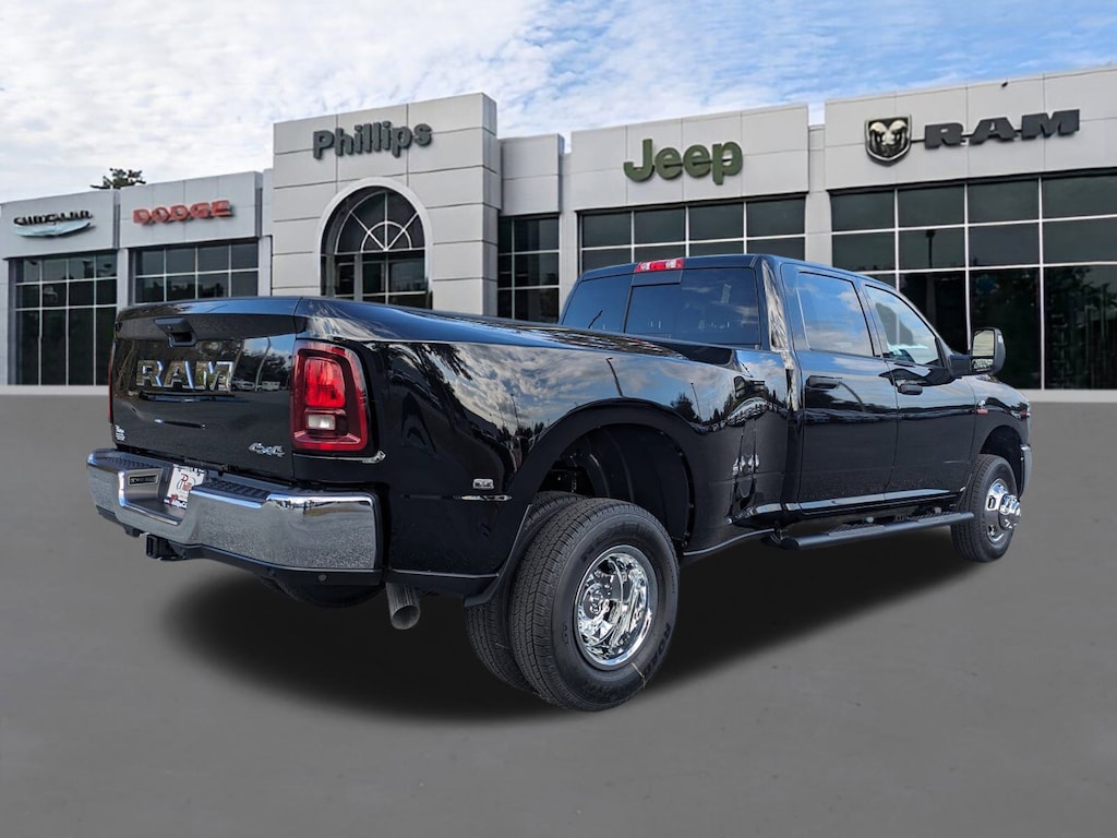 New 2026 Ram 3500 TRADESMAN CREW CAB 4X4 8' BOX Pickup