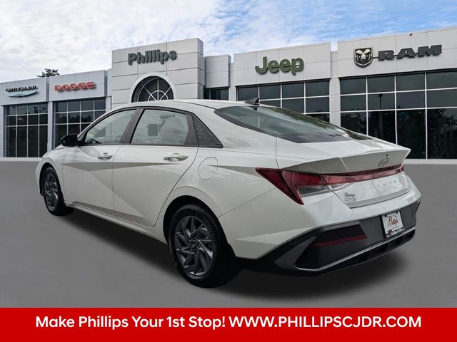 2024 Hyundai Elantra SEL - Photo 5