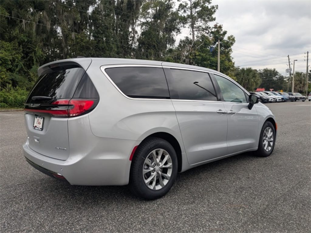New 2026 Chrysler Pacifica LIMITED Passenger Van