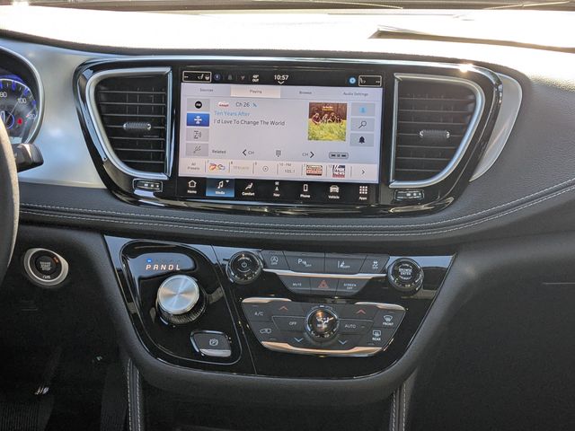 2026 Chrysler Pacifica Limited - Photo 18