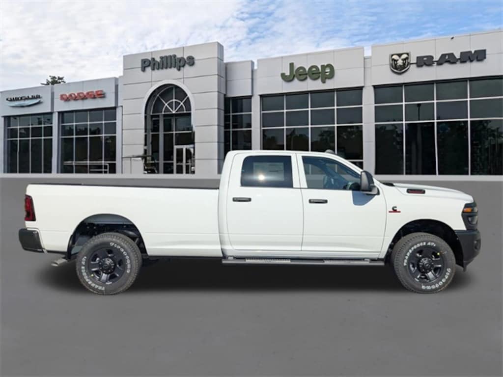 New 2026 Ram 2500 TRADESMAN CREW CAB 4X4 8' BOX Pickup