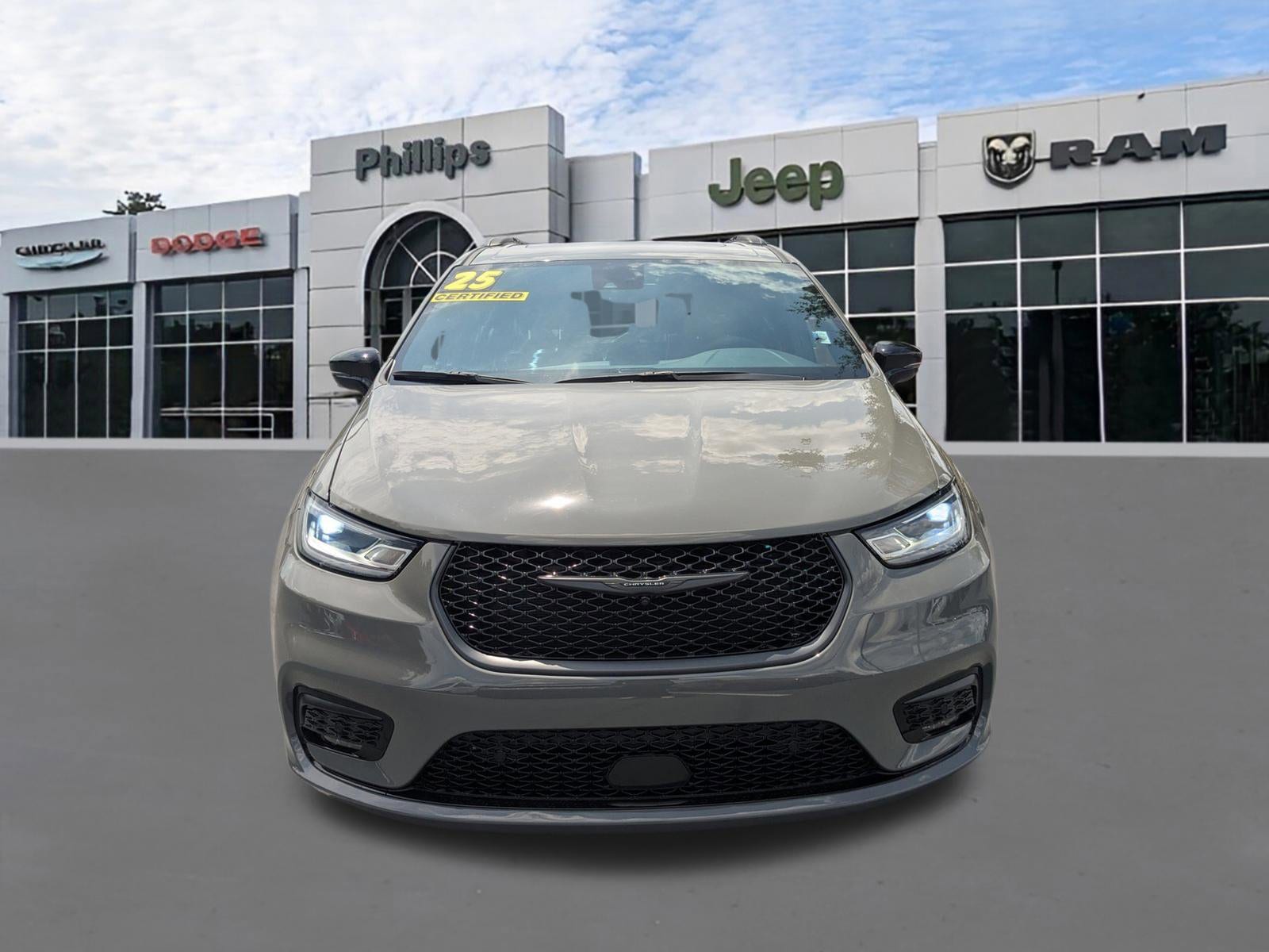 2025 Chrysler Pacifica PHEV Select - Photo 8