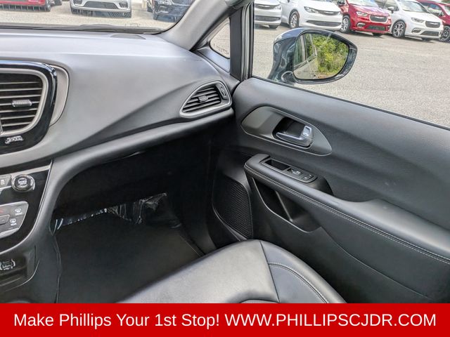 2025 Chrysler Pacifica Select - Photo 16
