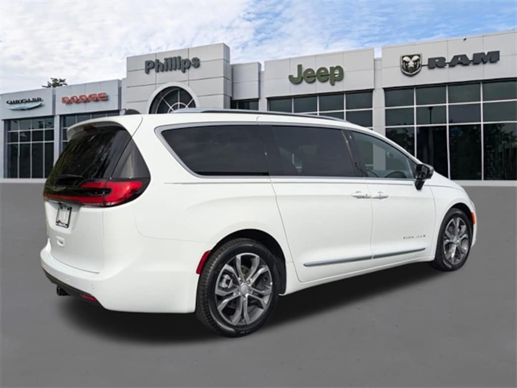 New 2026 Chrysler Pacifica PINNACLE Passenger Van