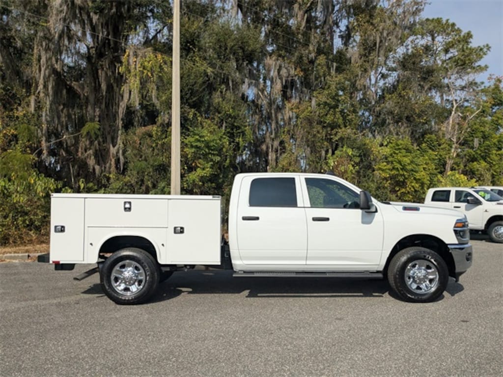 New 2026 Ram 3500 TRADESMAN CREW CAB 4X4 8' BOX Pickup