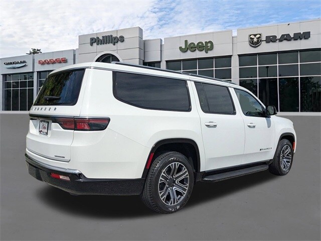 2024 Jeep Wagoneer L Series II photo 3