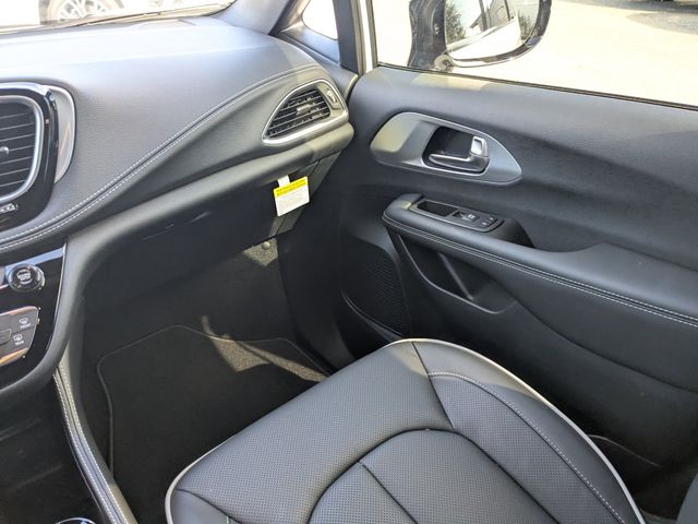 2026 Chrysler Pacifica Limited - Photo 17