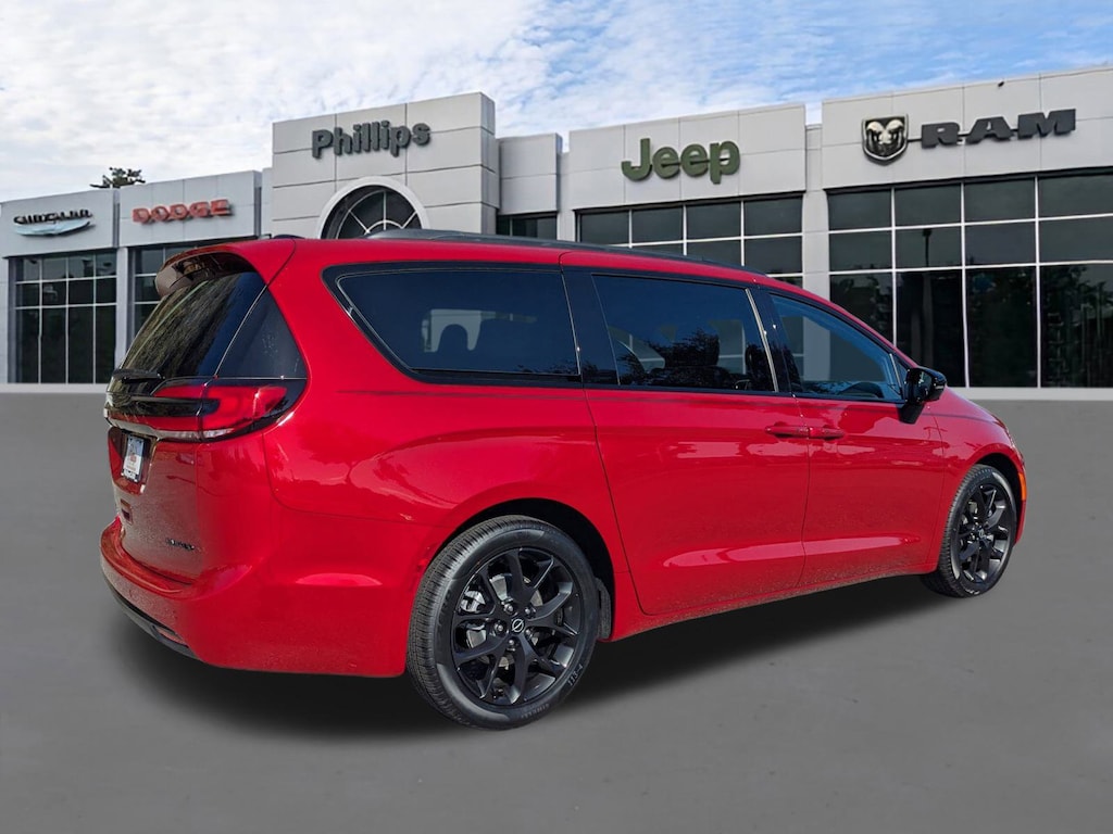 New 2026 Chrysler Pacifica LIMITED Passenger Van