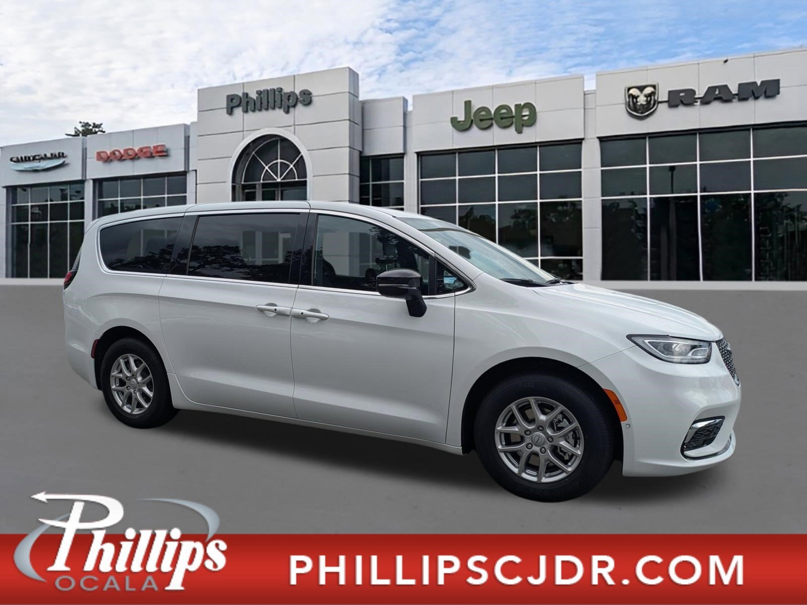 2026 Chrysler Pacifica Select's photo