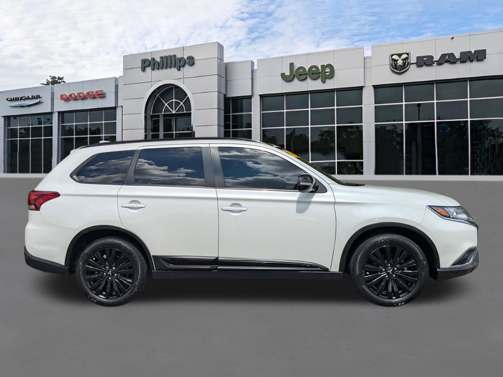 Used 2020 Mitsubishi Outlander LE with VIN JA4AD3A34LZ031961 for sale in Ocala, FL