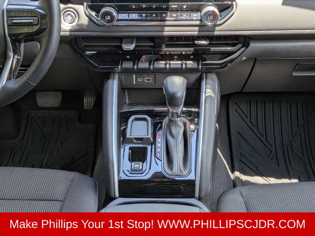 2024 Chevrolet Colorado LT - Photo 18