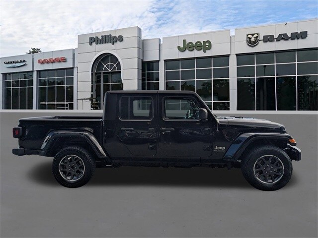 2023 Jeep Gladiator Overland photo 2