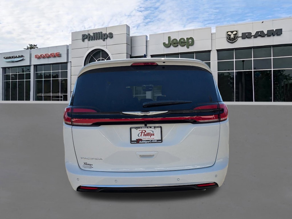 New 2026 Chrysler Pacifica PINNACLE Passenger Van