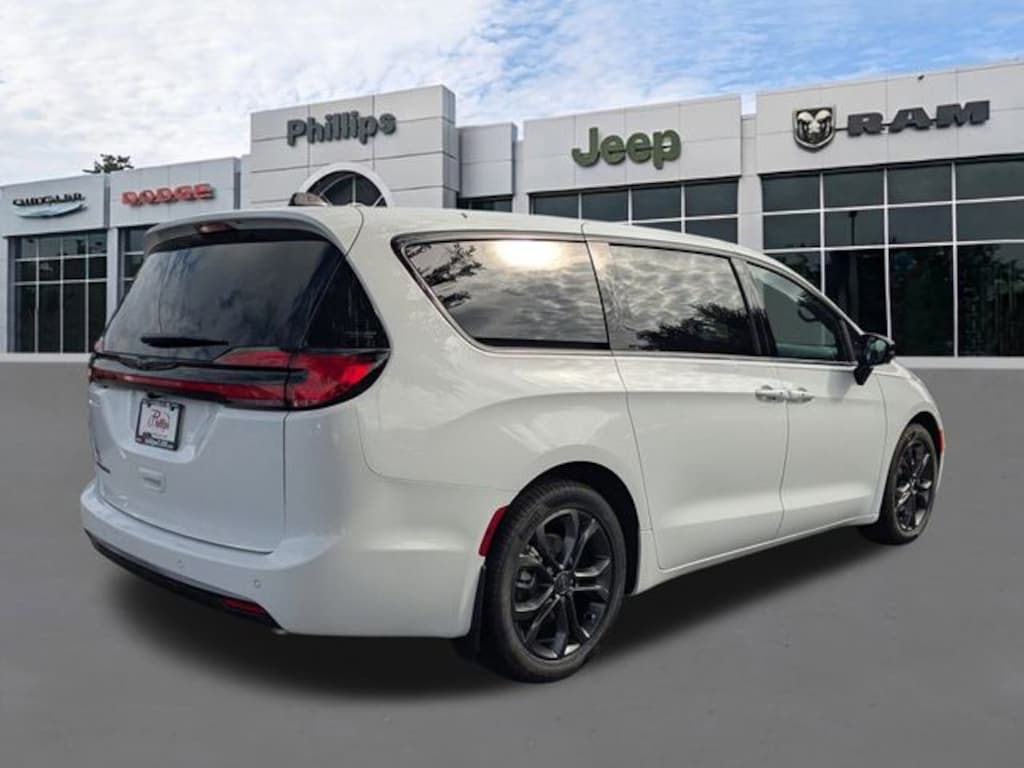 New 2026 Chrysler Pacifica SELECT Passenger Van