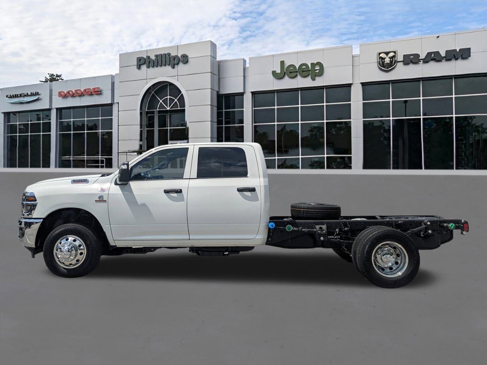 2025 RAM 3500 Chassis Tradesman - Photo 6