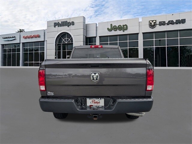 2022 Ram 1500 Classic Tradesman photo 2