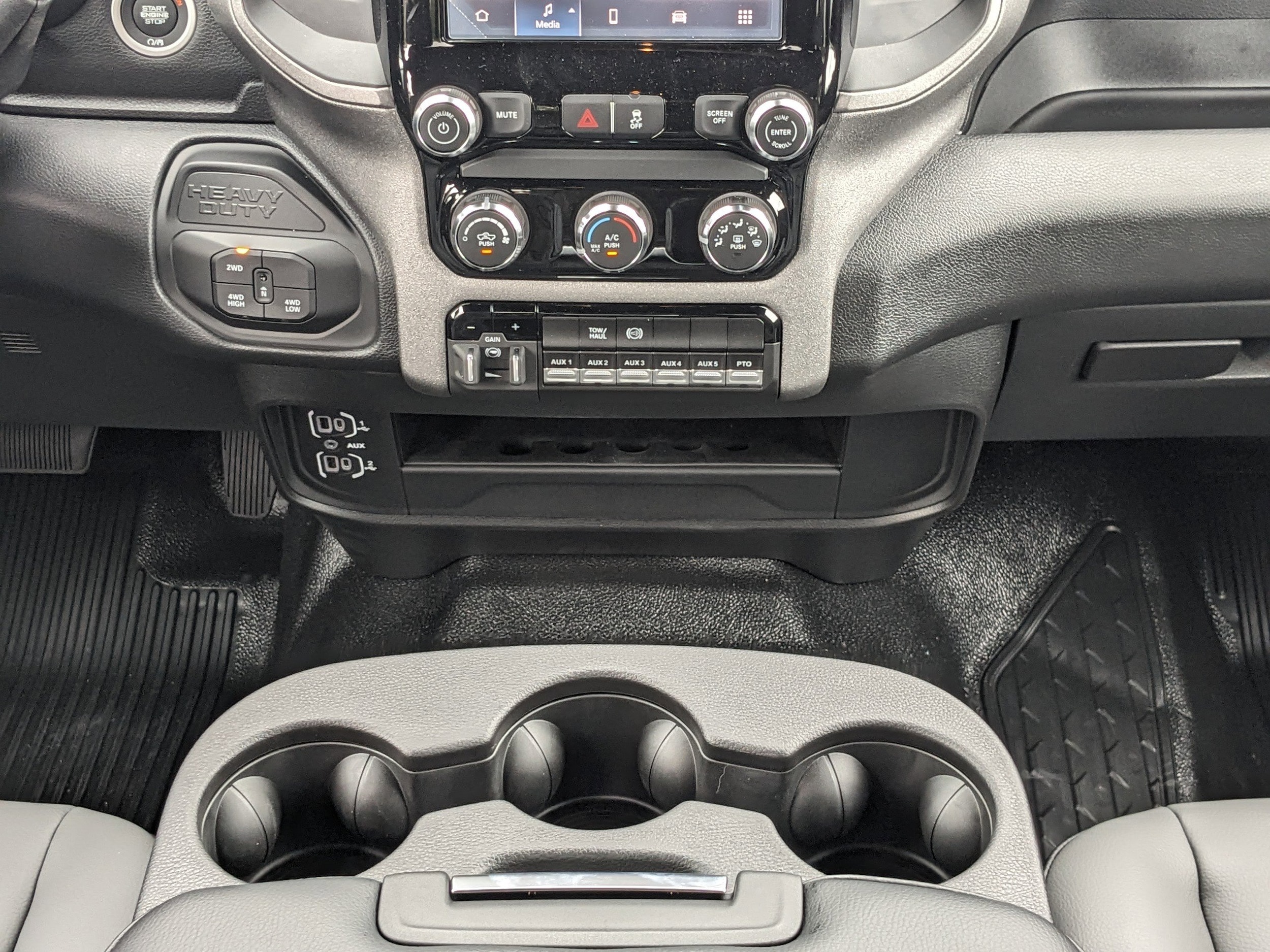 2025 RAM 3500 Chassis Tradesman - Photo 17